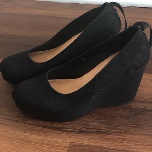 Black fabric wedge heels by report. Great cond